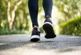 Забудьте про 10 тисяч кроків: ось скільки насправді потрібно ходити щодня